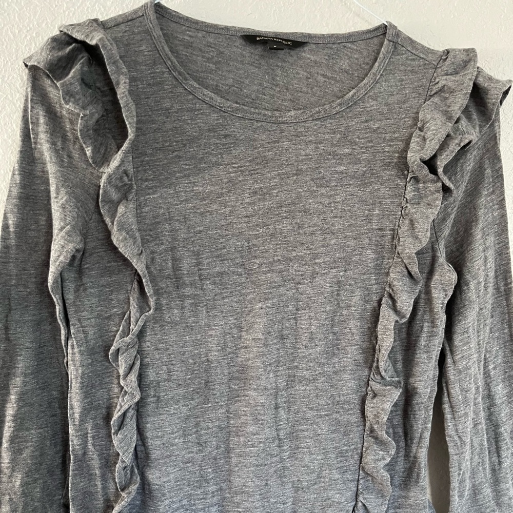 Banana Republic medium top. This is like new.
